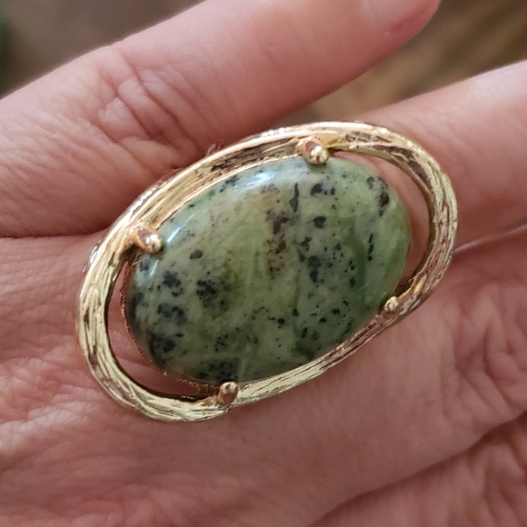 M+S Oval Jasper Cabochon Textured Gold Tone Statement Ring Size 6 - Picture 8 of 12